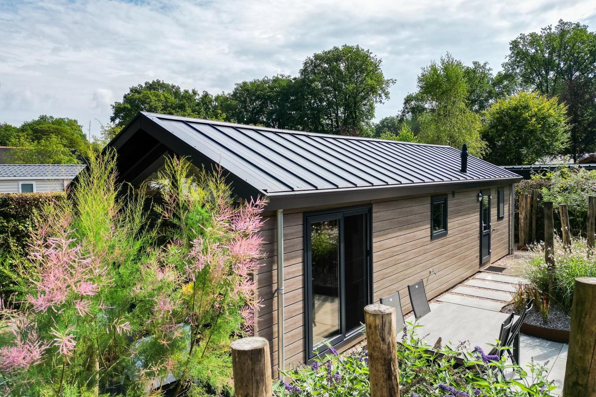 Modern Ingericht Chalet Op Groen Park Op De Veluwe Epe Dış mekan fotoğraf